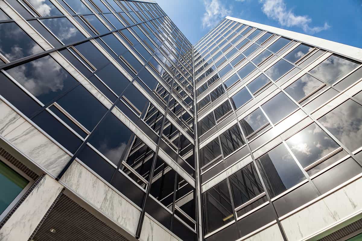 This image depicts a commercial building with Mapes insulated panels. 