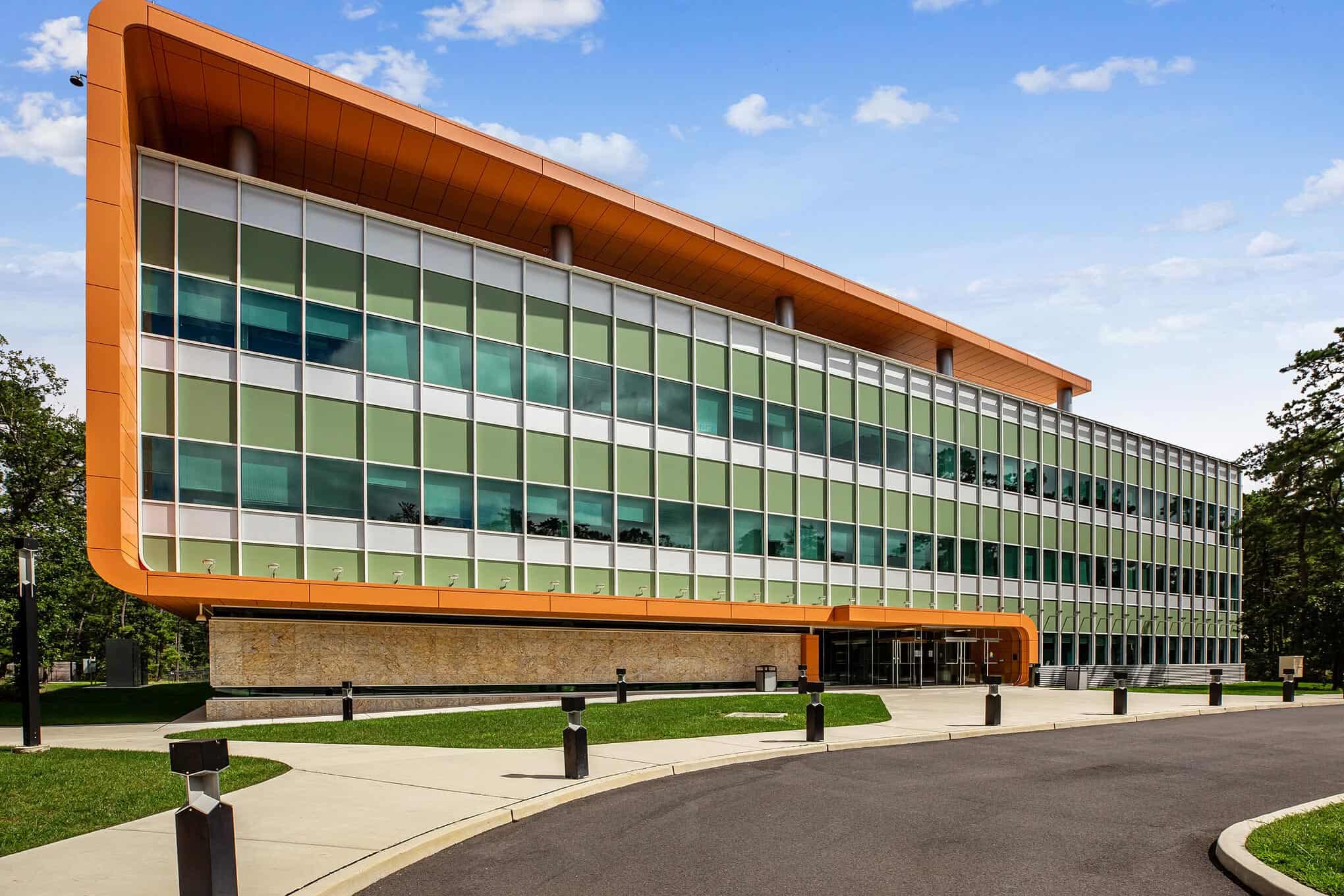 This image depicts a commercial building with Mapes insulated panels. 