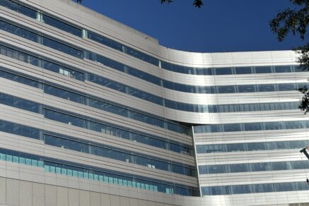 Curved façade of the Atrium Health Bed Tower, Charlotte, NC